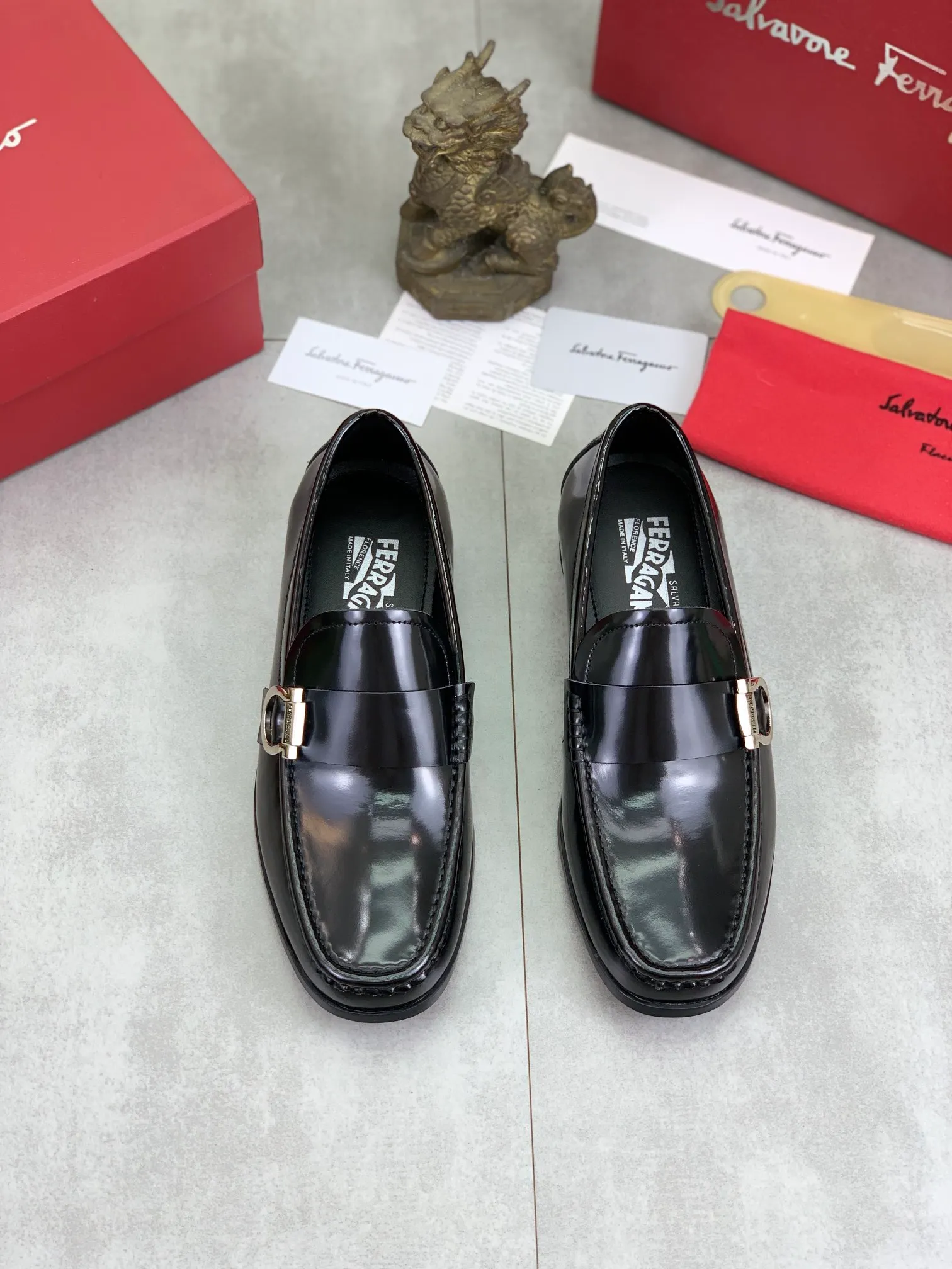 Men's Men's Shoes 💰P460💰[New Style] Water-dyed Niuli 🆘[Salvatore Ferragamo] Ferragamo's latest casual business leather shoes for men! Available at counters simultaneously! The fabric is made of specially imported original calfskin, the lining is made of imported water-dyed cowhide, and the original combination outsole is absolutely luxurious and leads the fashion trend. Matching code: 38-45; 3️⃣ colors available